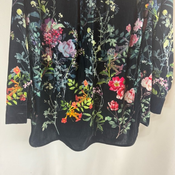 Soft Surroundings Velvet Floral Blouse
Top Womens Medium Blue Button
Down Shirt - Picture 15 of 15